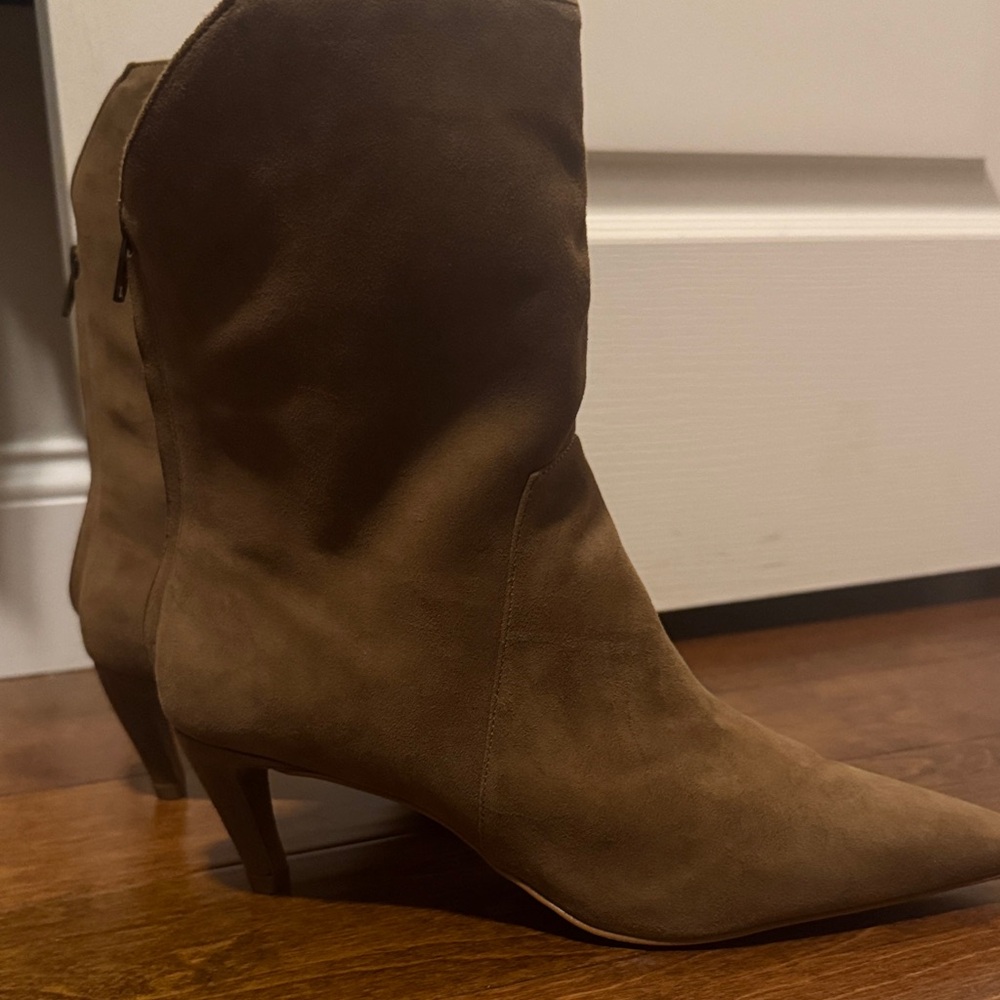 Vince Camuto Quindele Pointed-Toe Booties in Suede Nutmeg